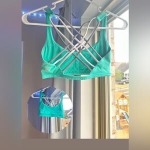 LULULEMON sports bra !!